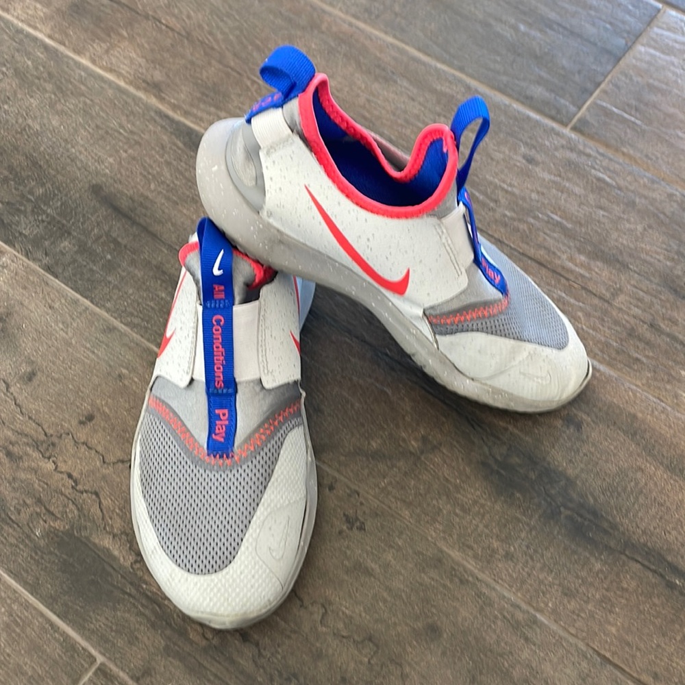 LIKE NEW Nike Flexrunner Big Boy Size 5.5